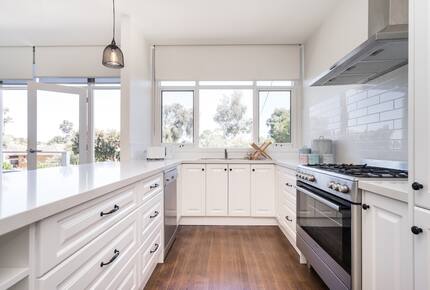 Stylish Peninsula Getaway Near the Shore - Rosebud, Australia