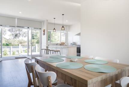 Stylish Peninsula Getaway Near the Shore - Rosebud, Australia