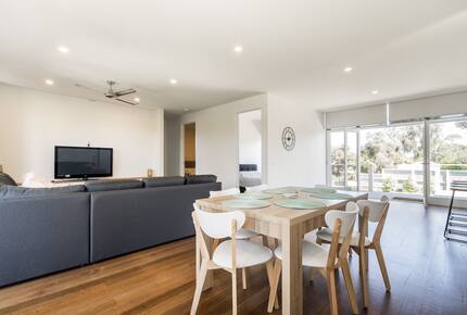 Stylish Peninsula Getaway Near the Shore - Rosebud, Australia