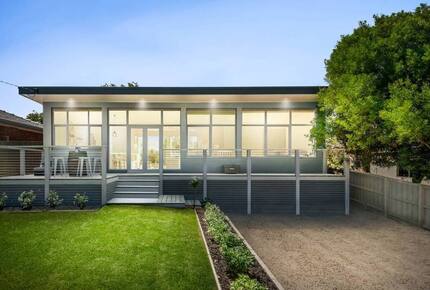 Stylish Peninsula Getaway Near the Shore - Rosebud, Australia