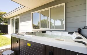 Stylish Peninsula Getaway Near the Shore - Rosebud, Australia