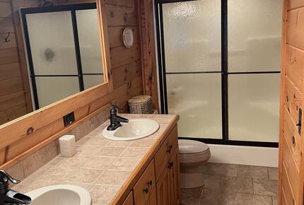 Sophisticated Mountain-View Haven on Lake Blue Ridge - Morganton, Georgia