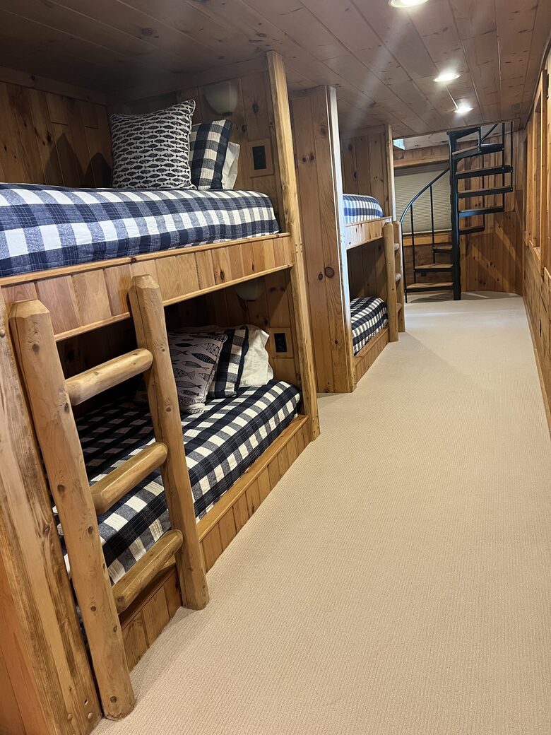 Sophisticated Mountain-View Haven on Lake Blue Ridge - Morganton, Georgia