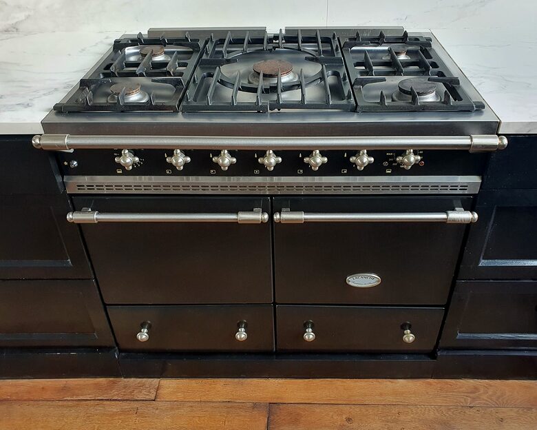 Refined Artist’s Duplex in Montmartre - Paris, France