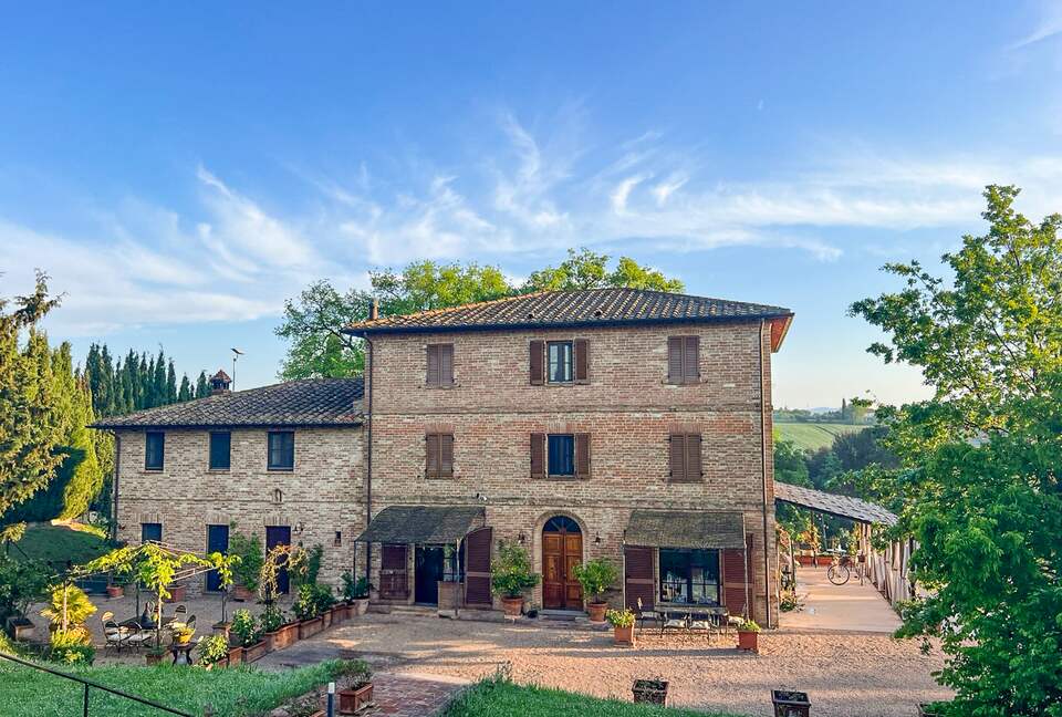Villa San Lorenzo Umbrian Estate - Castiglione Del Lago, Italy