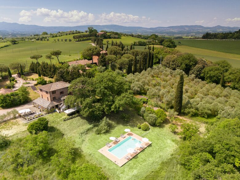 Villa San Lorenzo Umbrian Estate - Castiglione Del Lago, Italy