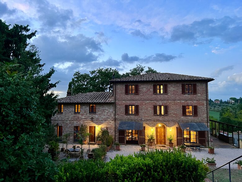 Villa San Lorenzo Umbrian Estate - Castiglione Del Lago, Italy