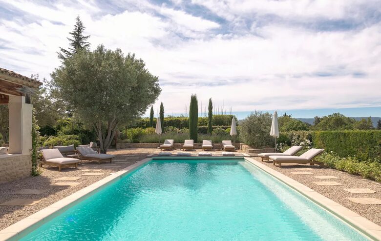 Lavender Hillside Estate with Panoramic Views in the Luberon - Gordes, France