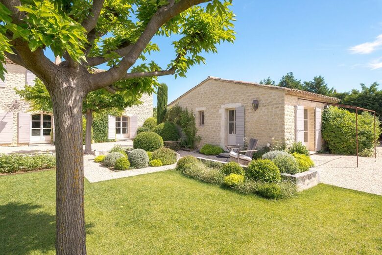 Lavender Hillside Estate with Panoramic Views in the Luberon - Gordes, France