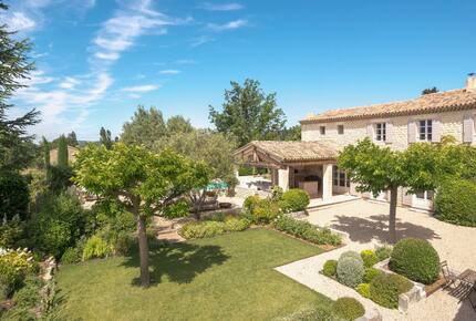 Lavender Hillside Estate with Panoramic Views in the Luberon - Gordes, France