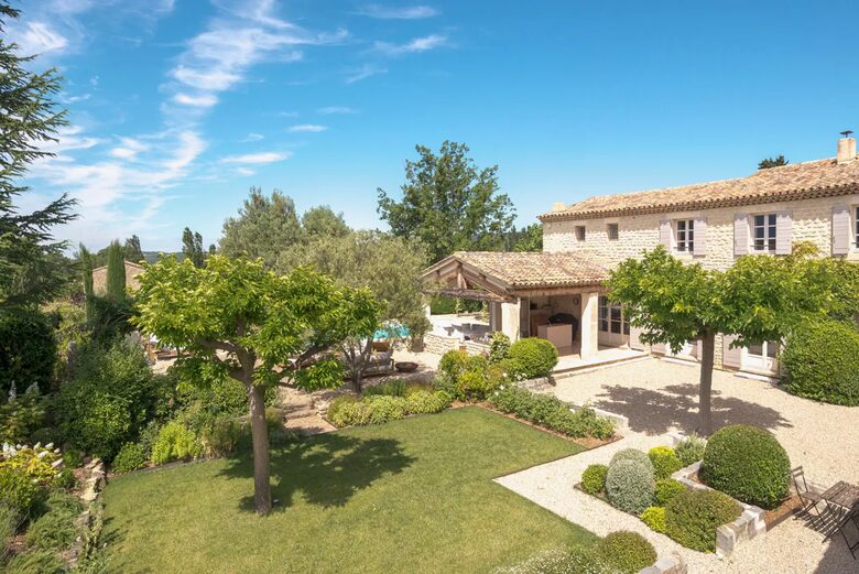Lavender Hillside Estate with Panoramic Views in the Luberon - Gordes, France
