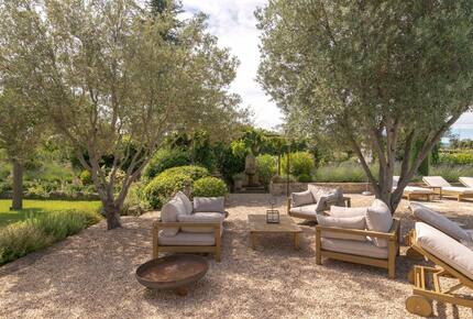 Lavender Hillside Estate with Panoramic Views in the Luberon - Gordes, France