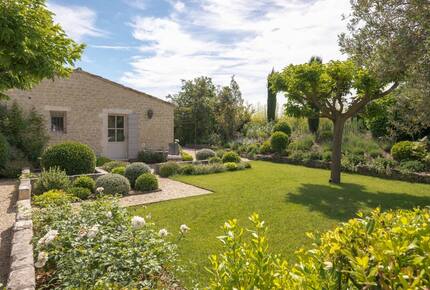 Lavender Hillside Estate with Panoramic Views in the Luberon - Gordes, France