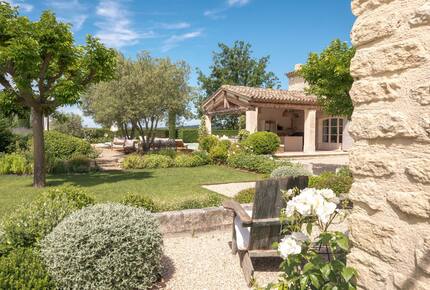 Lavender Hillside Estate with Panoramic Views in the Luberon - Gordes, France
