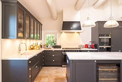 Lavender Hillside Estate with Panoramic Views in the Luberon - Gordes, France