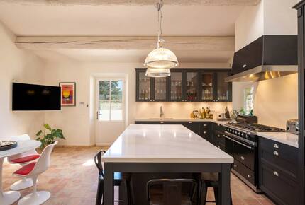 Lavender Hillside Estate with Panoramic Views in the Luberon - Gordes, France