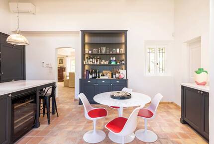 Lavender Hillside Estate with Panoramic Views in the Luberon - Gordes, France