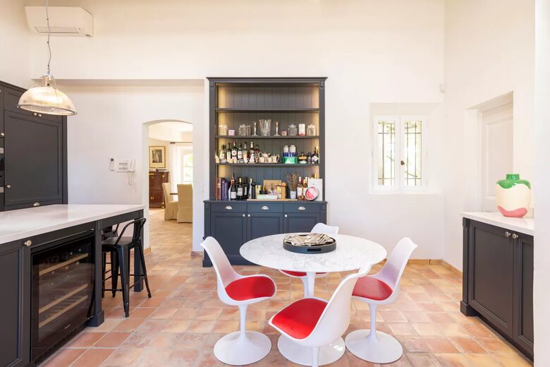 Lavender Hillside Estate with Panoramic Views in the Luberon - Gordes, France