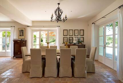 Lavender Hillside Estate with Panoramic Views in the Luberon - Gordes, France