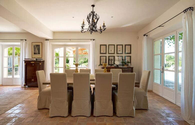 Lavender Hillside Estate with Panoramic Views in the Luberon - Gordes, France