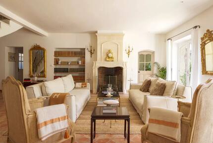 Lavender Hillside Estate with Panoramic Views in the Luberon - Gordes, France