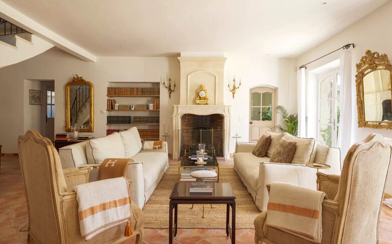 Lavender Hillside Estate with Panoramic Views in the Luberon - Gordes, France