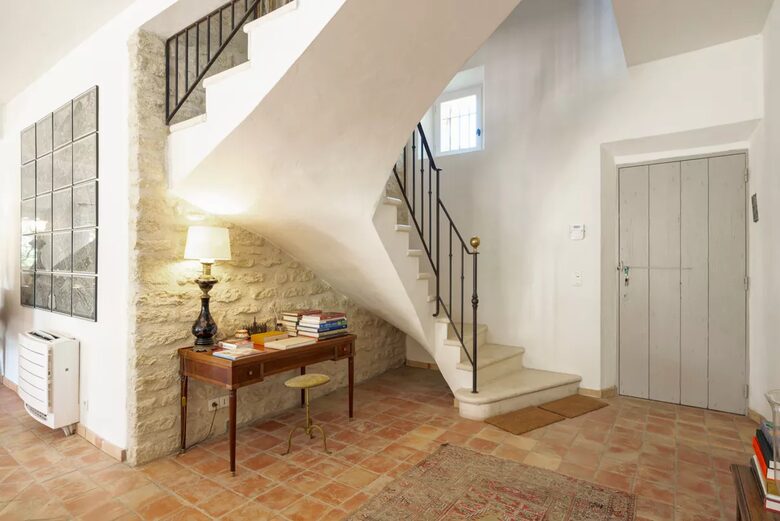 Lavender Hillside Estate with Panoramic Views in the Luberon - Gordes, France