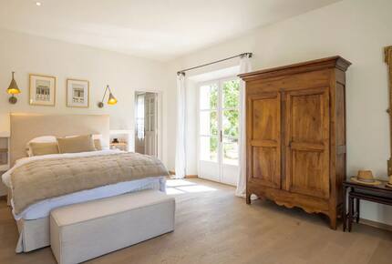 Lavender Hillside Estate with Panoramic Views in the Luberon - Gordes, France