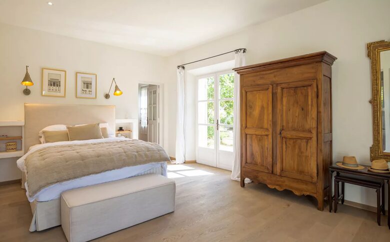 Lavender Hillside Estate with Panoramic Views in the Luberon - Gordes, France