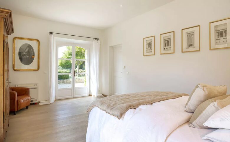 Lavender Hillside Estate with Panoramic Views in the Luberon - Gordes, France