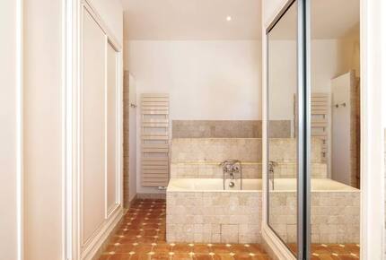 Lavender Hillside Estate with Panoramic Views in the Luberon - Gordes, France