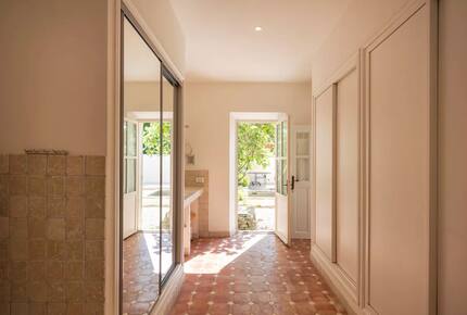 Lavender Hillside Estate with Panoramic Views in the Luberon - Gordes, France