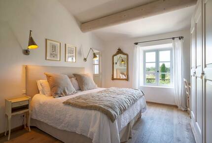 Lavender Hillside Estate with Panoramic Views in the Luberon - Gordes, France