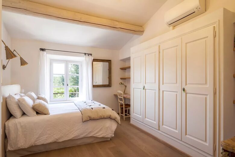 Lavender Hillside Estate with Panoramic Views in the Luberon - Gordes, France