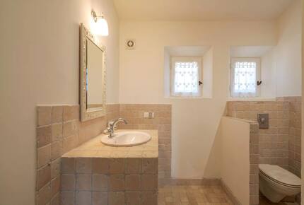 Lavender Hillside Estate with Panoramic Views in the Luberon - Gordes, France