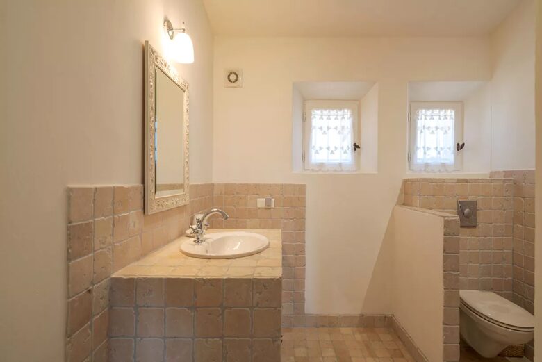 Lavender Hillside Estate with Panoramic Views in the Luberon - Gordes, France