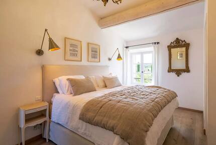 Lavender Hillside Estate with Panoramic Views in the Luberon - Gordes, France