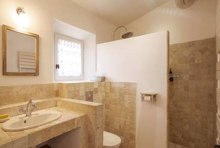 Lavender Hillside Estate with Panoramic Views in the Luberon - Gordes, France