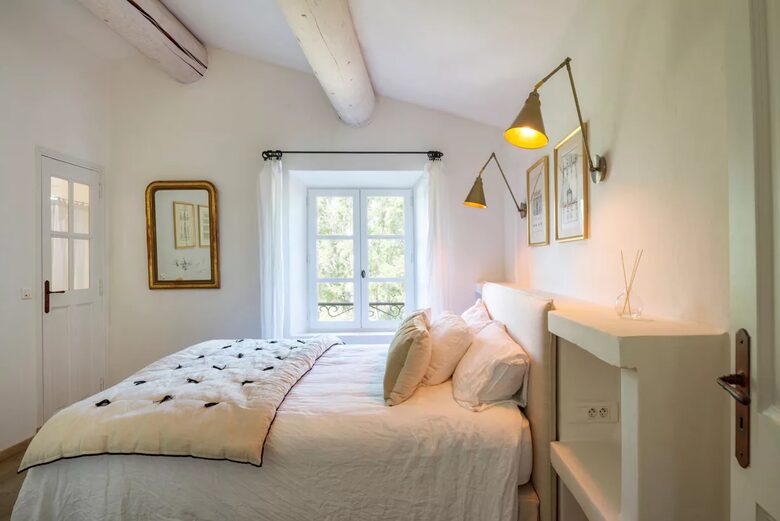 Lavender Hillside Estate with Panoramic Views in the Luberon - Gordes, France