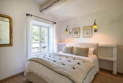 Lavender Hillside Estate with Panoramic Views in the Luberon - Gordes, France