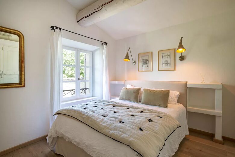 Lavender Hillside Estate with Panoramic Views in the Luberon - Gordes, France