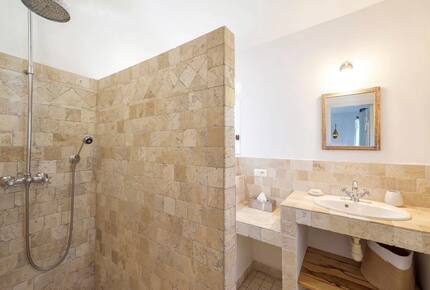 Lavender Hillside Estate with Panoramic Views in the Luberon - Gordes, France