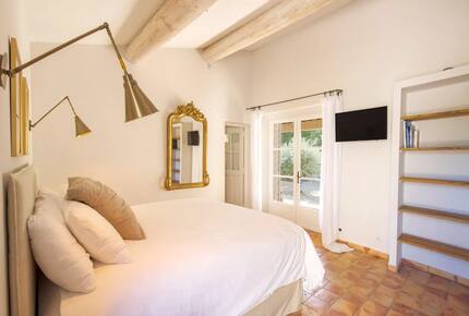 Lavender Hillside Estate with Panoramic Views in the Luberon - Gordes, France