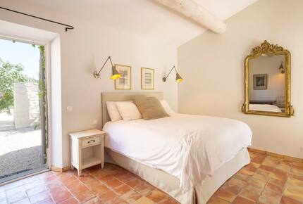 Lavender Hillside Estate with Panoramic Views in the Luberon - Gordes, France