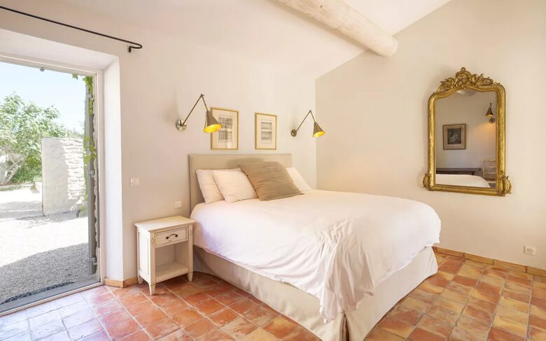 Lavender Hillside Estate with Panoramic Views in the Luberon - Gordes, France