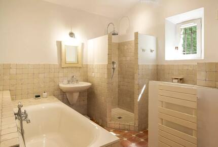 Lavender Hillside Estate with Panoramic Views in the Luberon - Gordes, France