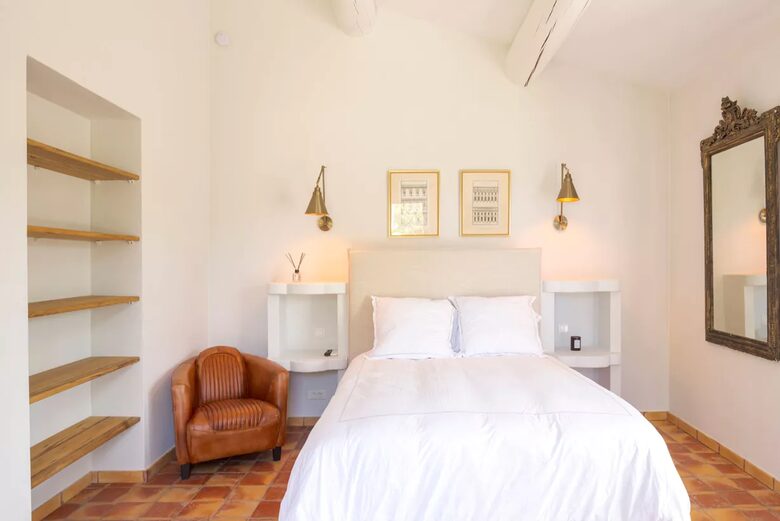 Lavender Hillside Estate with Panoramic Views in the Luberon - Gordes, France