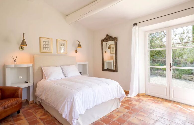 Lavender Hillside Estate with Panoramic Views in the Luberon - Gordes, France