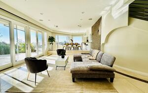 Hillside Luxe Retreat Above Sunset - Los Angeles, California