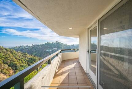 Hillside Luxe Retreat Above Sunset - Los Angeles, California